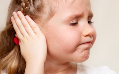 Çocuklarda orta kulak iltihabını ciddiye alın